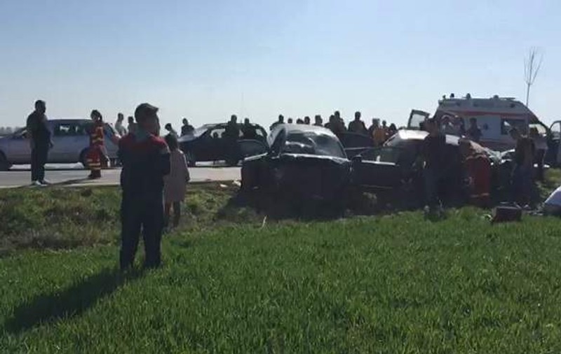 Accident în lanț la Galați. 2 oameni au murit și alți 7 au fost grav răniți