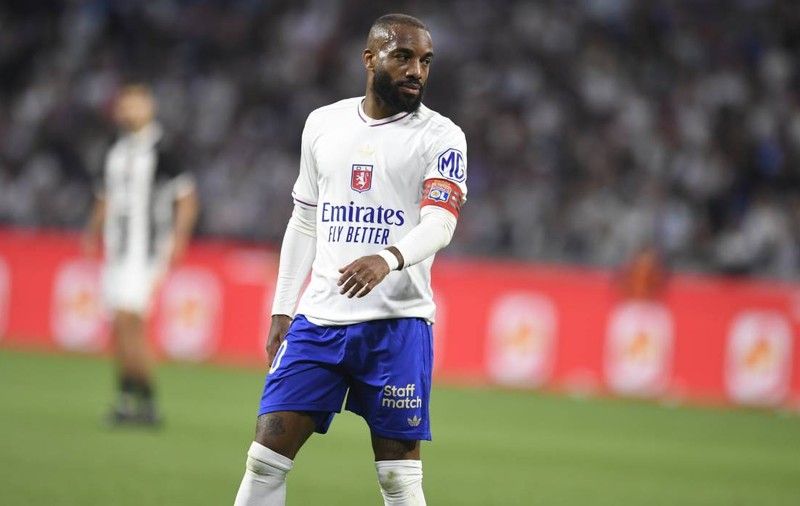Fotbalist căpitan de echipă, jefuit chiar în timp ce juca în meciul Olympique Lyon - Angers