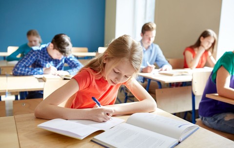 A început examenul de Evaluare Națională la clasa a IV-a, 2025. Calendarul complet al probelor