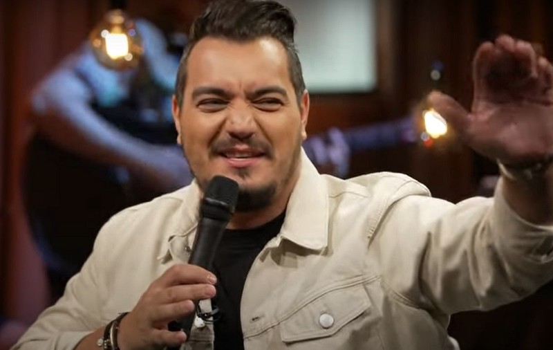 Bursucu a demonstrat că are talent muzical: „Dacă nu aș fi avut succes în televiziune, probabil m-aș fi apucat de cântat”
