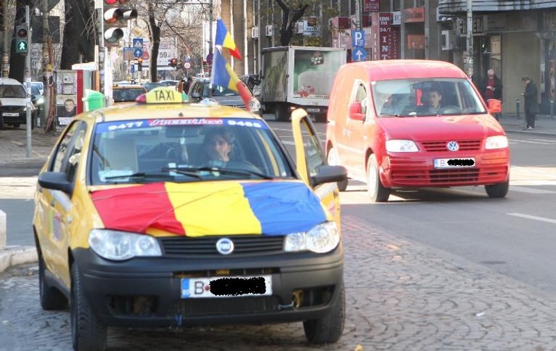 Aşa îşi arată patriotismul un taximetrist din Bucureşti