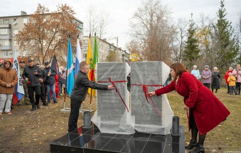 Pe un monument din Rusia dedicat soldaților ruși a fost pusă din greșeală imaginea unui soldat NATO