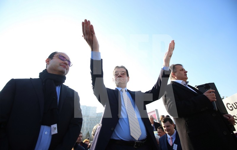 Protest la Parlament, împotriva măsurilor luate de Executiv / FOTO&VIDEO