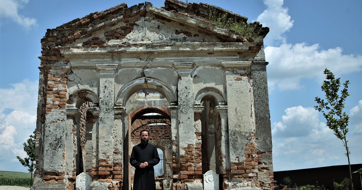 călugărul Justinian este starețul unei biserici-ruină, din Teleorman