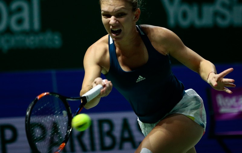 Turneul Campioanelor. Halep - Cibulkova 3-6, 6-7 (5). Simo a jucat într-un picior și a spus adio competiției. Kerber și Cibulkova, în semifinale. Reacții | FOTO&VIDEO