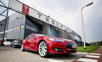 Compania lui Elon Musk are priză la tinerii investitori| Foto: EPA