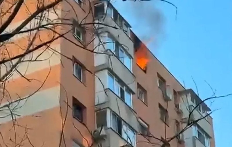 O trotinetă a explodat într-un apartament din București unde fusese pusă la încărcat