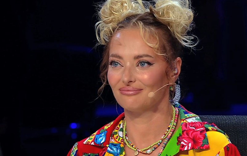 Delia a cedat în fața colegilor. “Nu mă așteptam să plâng la X Factor, nu îmi place să plâng în public”