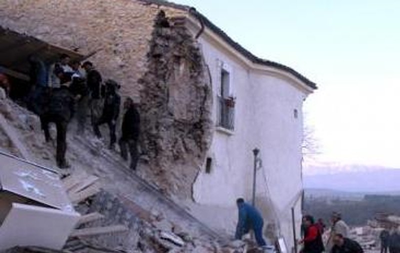 ”Nu sunt morţi şi răniţi români în cutremurul din Italia”