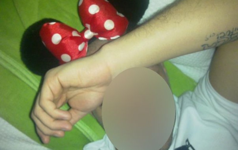 CE BURLAC CELEBRU DE LA NOI A DAT ÎN MINTEA COPIILOR? S-a deghizat în MINNIE MOUSE, ÎN PAT! | FOTO