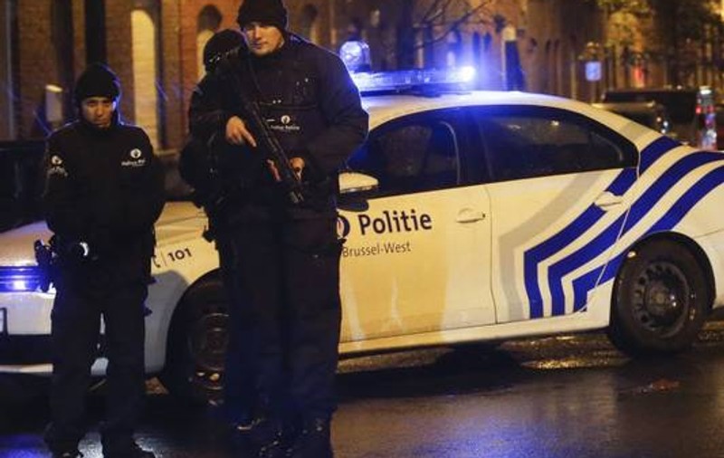 Algerian suspectat de legături cu atentatorii din Paris, arestat 