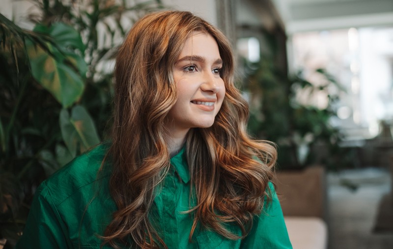 Cum poți avea succes în două meserii diferite: make-up artist și psihoterapeut. Interviu cu Denisa Stancioiu, alias Denisa Sima