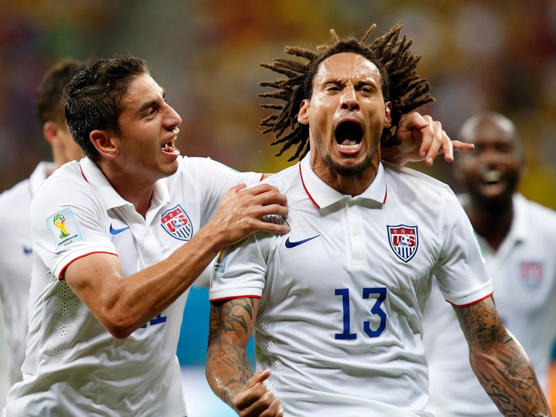 Jermaine Jones şi Alejandro Bedoya sărbătoresc golul de 1-1 din meciul cu Portugalia.