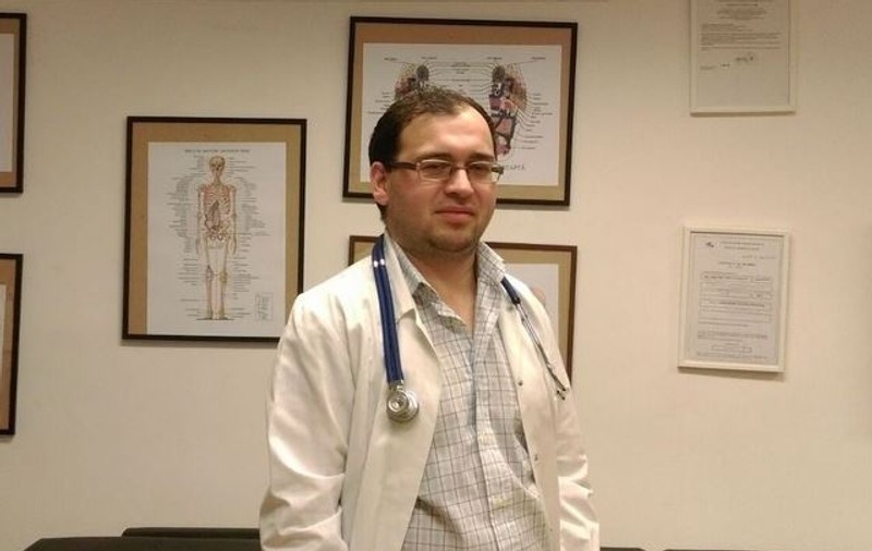 Bărbatul din Capitală care susținea că e medic ortoped și psiholog, plasat sub control judiciar. El contestase arestul preventiv