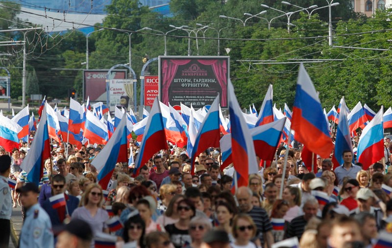Rusia a eliberat 720.000 de pașapoarte pentru locuitorii din estul Ucrainei. „Rudele din Rusia ne spun că Putin nu ne va abandona”