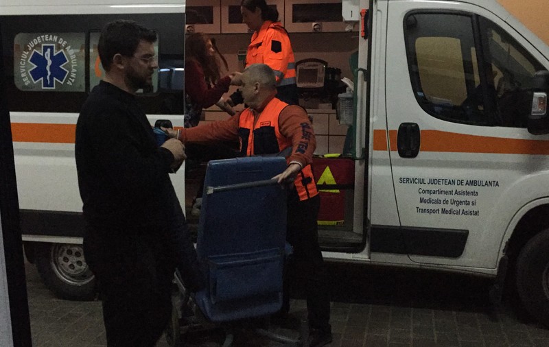 O fată de 14 ani a fost desfigurată de vecinul său! FOTO