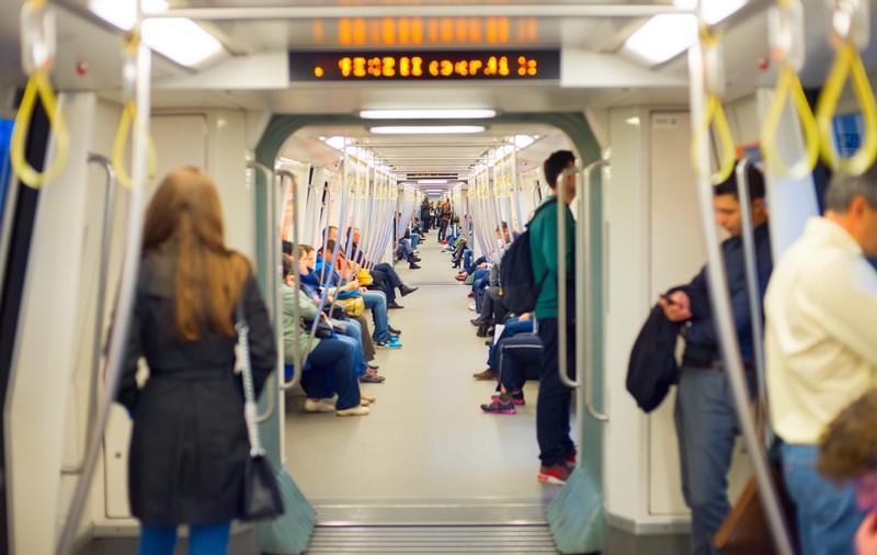 Paradoxul Metrorex | În timp ce sindicatul cere majorări de 42%, compania se împrumută şi pune gaj trenuri pentru plata lucrărilor din Drumul Taberei
