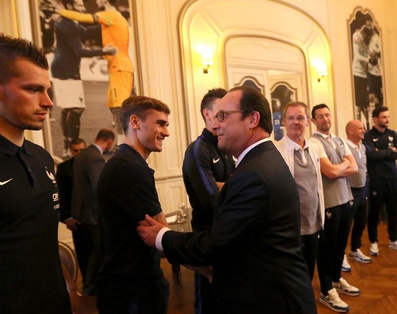 Euro 2016. Francezii au fost încurajați de președintele François Hollande, care i-a vizitat pe les Blues la Clairfontaine  GALERIE FOTO
