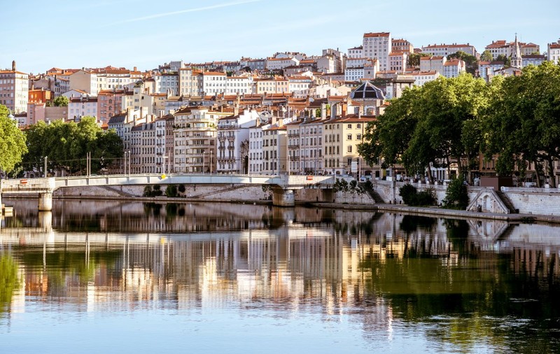 Măsura luată de Primăria din Lyon „pentru ca toată lumea să aibă acces la spaţiile răcoroase necesare” în timpul caniculei