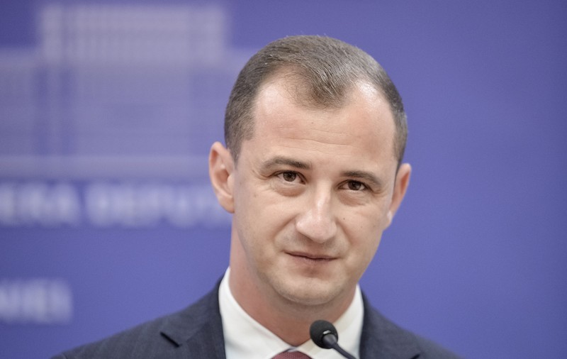 Sorin Muncaciu cere sancţionarea lui Alfred Simonis pentru că a fost „ostil și agresiv” cu deputaţii AUR care voiau să intre în audienţă la Ciolacu