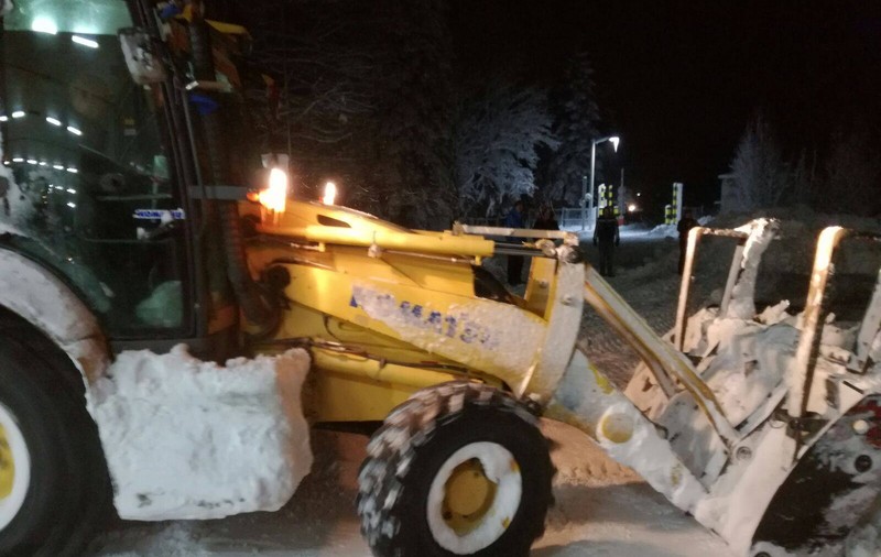 Utilajele pentru deszăpezire din Arad circulă fără material antiderapant. S-a luat măsuri