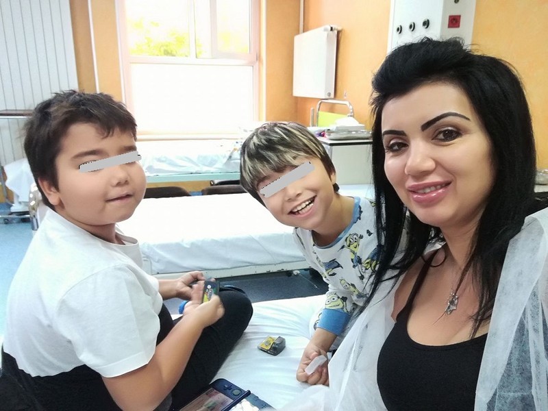 Unul dintre băieții Adrianei Bahmuțeanu a ajuns la spital. “Un moment dificil din viața noastră”