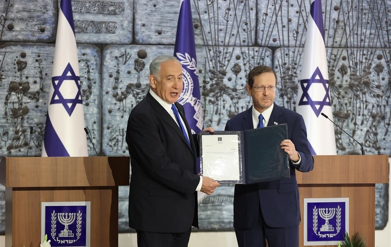 Benjamin Netanyahu redevine premier al Israelului. Președintele Isaac Herzog i-a înmânat mandatul pentru formarea noului guvern