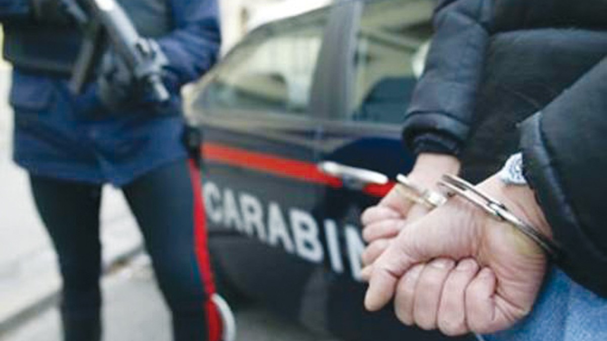 Doi minori români au sărit să-și apere mama de furia tatălui lor, care voia s-o înjunghie