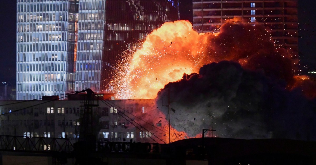 Explozie puternică în urma unui atac al Iranului în Tel Aviv.