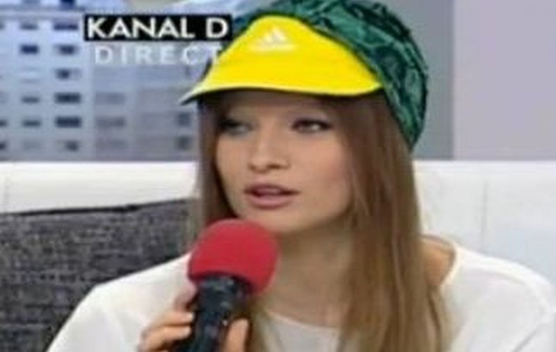 BAHMUŢEANCA n-a SCĂPAT de CRITICILE IULIEI ALBU! "ADICĂ, DUMNEZEULE, în ce lume TRĂIM?"