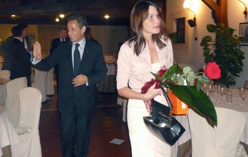 Carla Bruni primeşte zilnic flori de 760 euro 