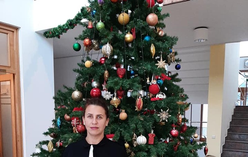 Curtea de Apel București a decis că masca nu este obligatorie în spațiile publice deschise, dar sentința obținută de un avocat din Constanța nu este definitivă