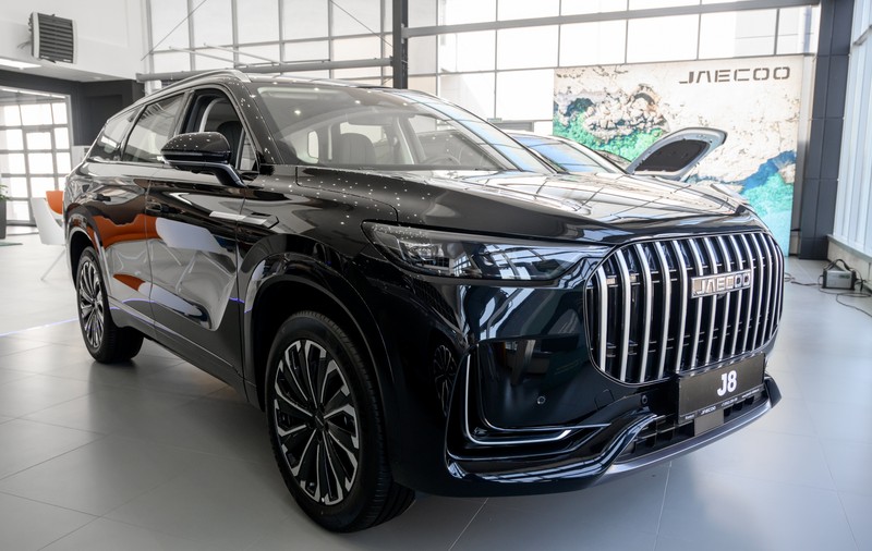 Constructorii auto chinezi au depășit Renault și Audi în Europa. Avalanșă de lansări și în România, permutări la Dacia