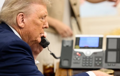Donald Trump a vorbit o oră și jumătate cu Vladimir Putin la telefon: „Îl cunosc de mult timp”