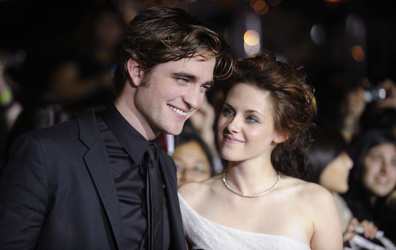 Robert Pattinson recunoaşte: "Am o relaţie cu Kristen Stewart"