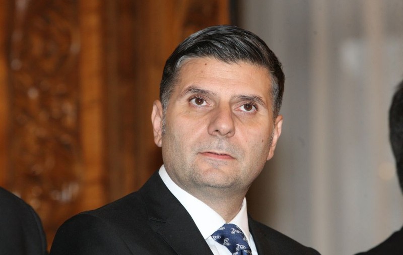 Operatorii de telefonie mobilă, acuzați de creșteri nejustificate de prețuri. Declarația ministrului comunicațiilor