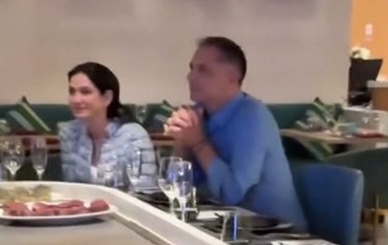 Cum s-a fotografiat Dan Negru în vacanța din Mauritius după ce soția lui, Codruța, a ajuns pe prima pagină în presă