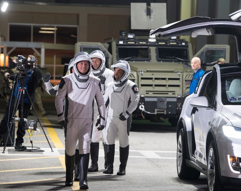SpaceX a decolat cu succes către Staţia Spaţială Internaţională cu patru astronauţi la bord