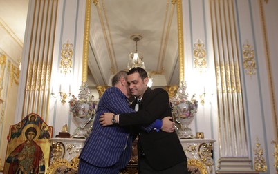 Patronul FCSB l-a îmbrățișat pe noul antrenor al roș-albaștrilor (FOTO: Inquam Photos / Octav Ganea)