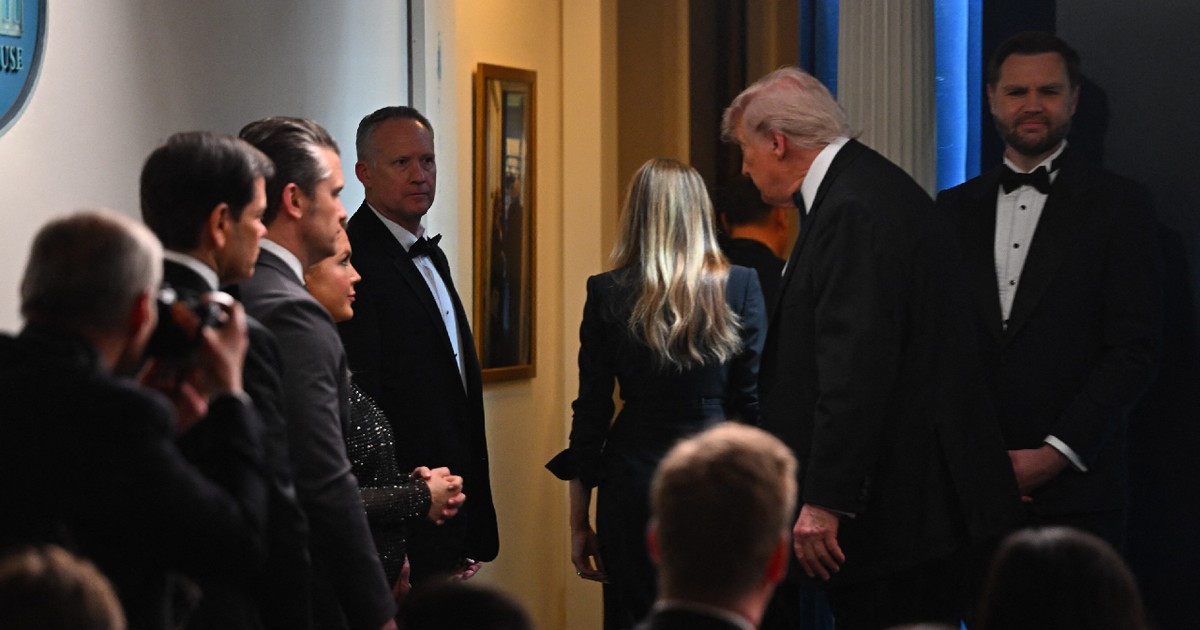 WASHINGTON, D.C., STATELE UNITE – 25 APRILIE: Președintele SUA, Donald Trump, a susținut o conferință de presă la Casa Albă din Washington, D.C., la scurt timp după un incident armat petrecut în cadrul Cinei Corespondenților de la Casa Albă, care a avut loc la Washington, D.C., pe 25 aprilie 2026.