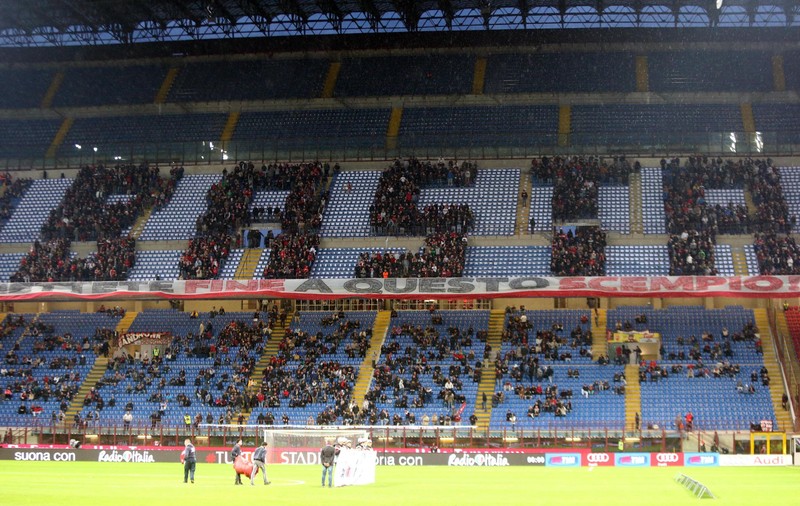 ”BASTA!”. Protest inedit al fanilor echipei AC Milan, după umilința cu Genoa!