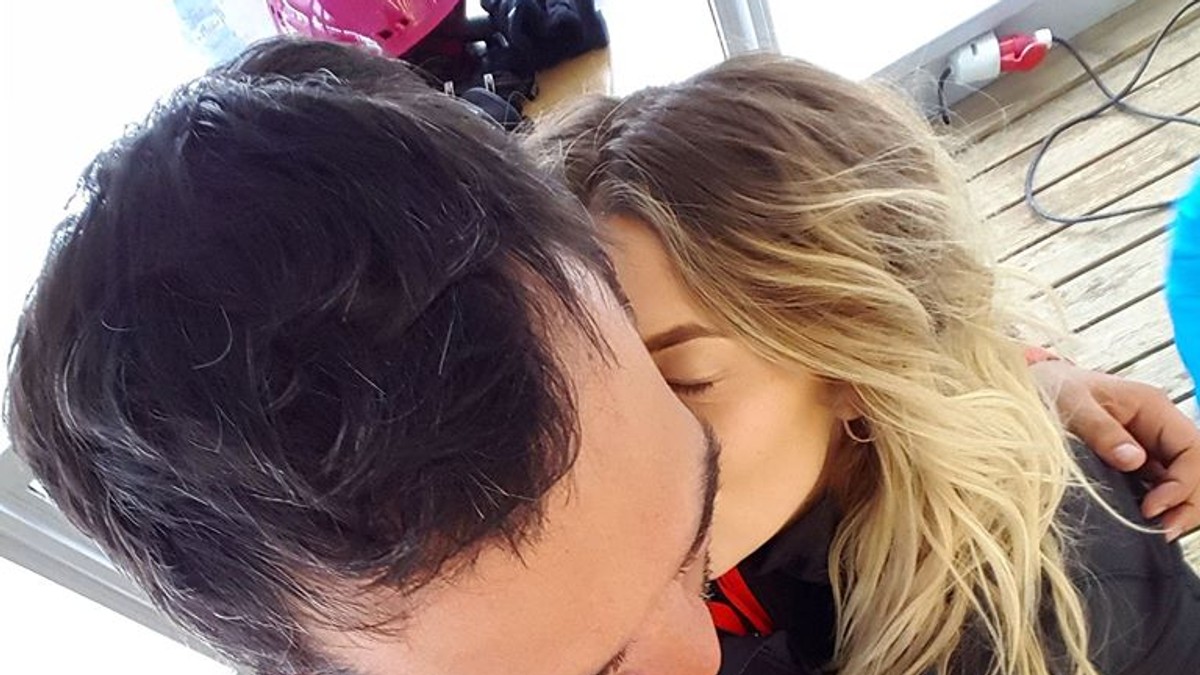 Cea mai intimă ipostază cu Lidia Buble și Răzvan Simion: îl sărută de mama focului