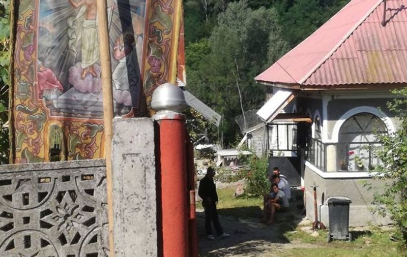 Copil electrocutat în Dâmbovița. Băiețelul s-a stins la 11 ani, după ce a vrut să aprindă un bec