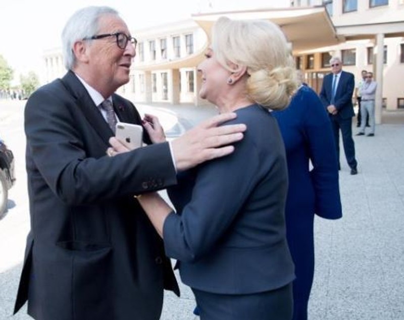 VIDEO / Întâlnire "mută" între Jean Claude Juncker și Viorica Dăncilă. Guvernul a publicat imagini fără sonor