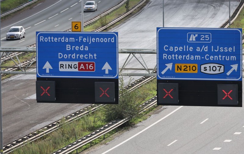 200.000 de amenzi, în total 7 milioane de euro, au fost date șoferilor într-un an, pe prima autostradă cu taxare electronică din Olanda