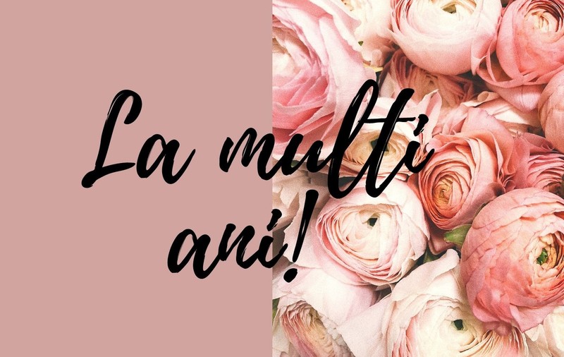 Mesaje de Sfânta Ana - Imagine cu flori roze, pe care scrie cu negru La mulți ani!