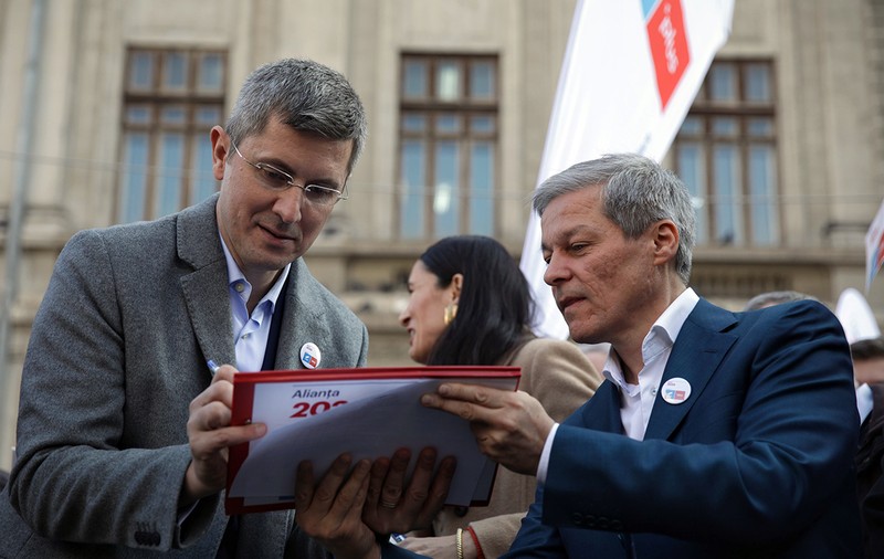 USR și PLUS reclamă că peste o sută de delegați ai lor nu au fost primiți în secțiile de votare, sâmbătă seară