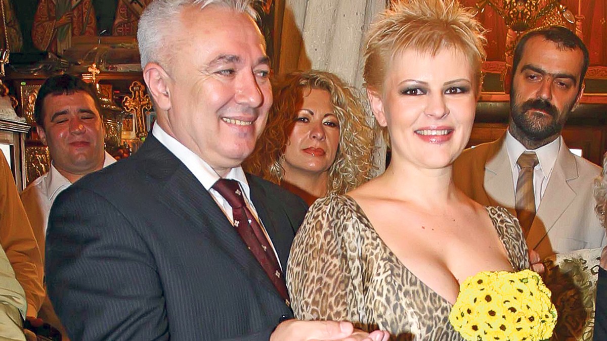 Sanda Ladoși cântă la Te cunosc de undeva