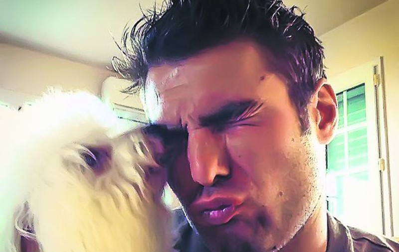 Exclus din lot de Ajaccio, Adrian Mutu îşi dedică timpul câinelui său, un bichon frise