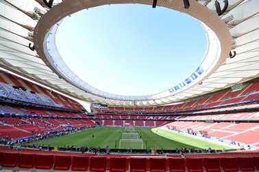 epa07615782 Liverpool players attend their team's training session at the Wanda Metropolitano stadium in Madrid, Spain, 31 May 2019. Liverpool FC will face Tottenham Hotspur in the 2019 UEFA Champions League final at the Wanda Metropolitano stadium in Madrid, Spain, on 01 June 2019. EPA/PETER POWELL